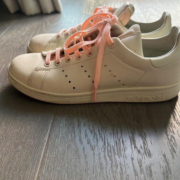 ADIDAS - Picture 3 of 4